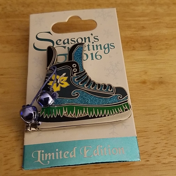 DISNEY PINS - Picture 1 of 4